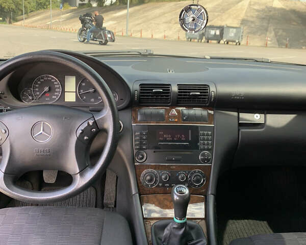 Мерседес Ц-Класс 2004 в Киеве на Automoto.ua Черный Мерседес Ц-Класс, объемом двигателя 1.8 л и пробегом 195 тыс. км за 6600 $, фото 8 на Automoto.ua