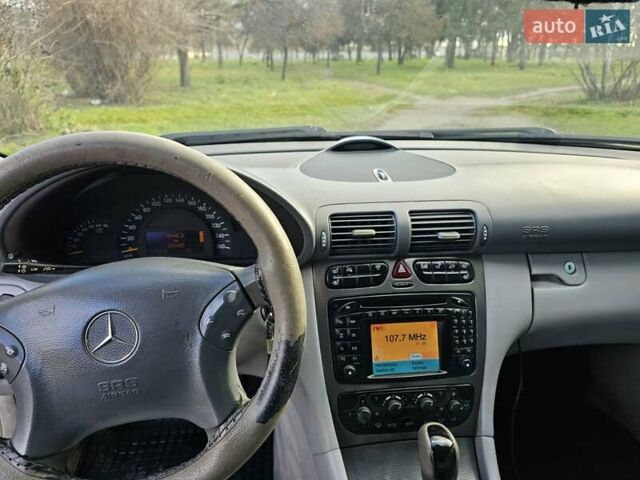 Черный Мерседес Ц-Класс, объемом двигателя 1.8 л и пробегом 338 тыс. км за 4500 $, фото 28 на Automoto.ua