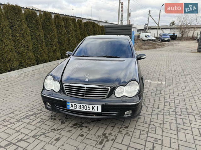 Черный Мерседес Ц-Класс, объемом двигателя 1.8 л и пробегом 270 тыс. км за 6800 $, фото 1 на Automoto.ua