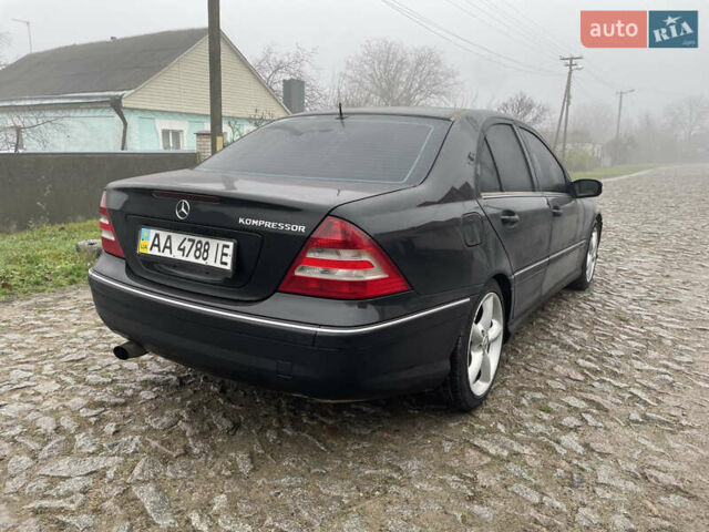 Чорний Мерседес Ц-Клас, об'ємом двигуна 1.8 л та пробігом 353 тис. км за 5999 $, фото 11 на Automoto.ua