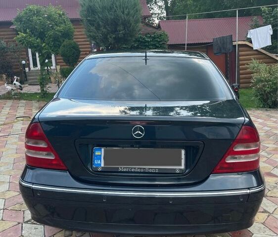 Чорний Мерседес Ц-Клас, об'ємом двигуна 2.2 л та пробігом 320 тис. км за 5300 $, фото 2 на Automoto.ua
