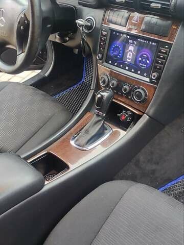 Чорний Мерседес Ц-Клас, об'ємом двигуна 2.2 л та пробігом 269 тис. км за 5850 $, фото 17 на Automoto.ua