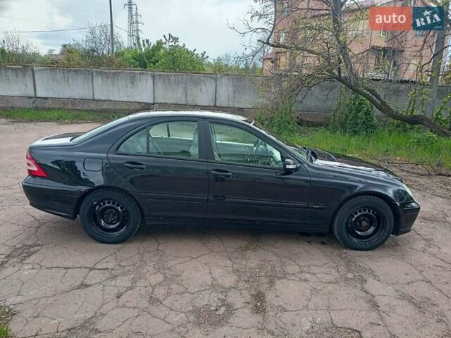Черный Мерседес Ц-Класс, объемом двигателя 1.8 л и пробегом 288 тыс. км за 5000 $, фото 24 на Automoto.ua