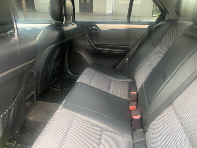 Чорний Мерседес Ц-Клас, об'ємом двигуна 1.7 л та пробігом 312 тис. км за 5500 $, фото 9 на Automoto.ua