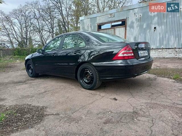 Черный Мерседес Ц-Класс, объемом двигателя 1.8 л и пробегом 288 тыс. км за 5000 $, фото 30 на Automoto.ua