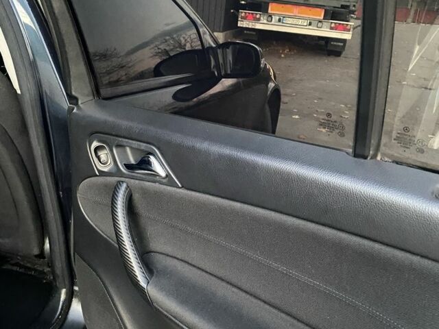 Мерседес Ц-Класс 2004 в Балте на Automoto.ua Черный Мерседес Ц-Класс, объемом двигателя 1.8 л и пробегом 302 тыс. км за 6100 $, фото 3 на Automoto.ua