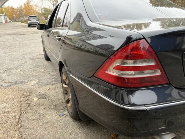 Чорний Мерседес Ц-Клас, об'ємом двигуна 1.8 л та пробігом 302 тис. км за 7800 $, фото 6 на Automoto.ua