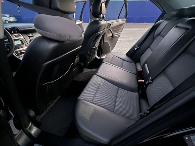 Чорний Мерседес Ц-Клас, об'ємом двигуна 1.8 л та пробігом 165 тис. км за 7500 $, фото 10 на Automoto.ua