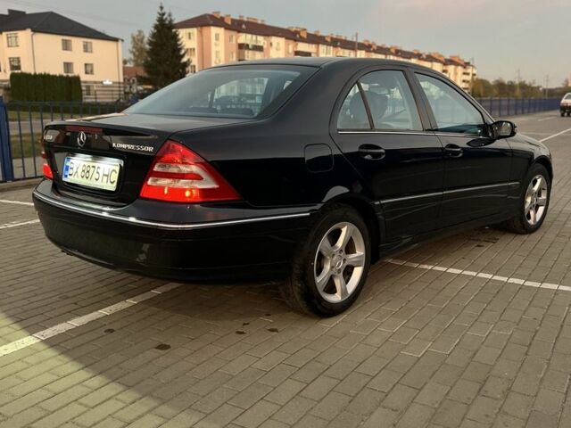 Чорний Мерседес Ц-Клас, об'ємом двигуна 1.8 л та пробігом 165 тис. км за 7500 $, фото 3 на Automoto.ua
