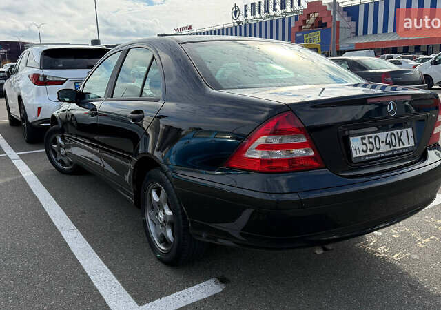 Мерседес Ц-Класс 2005 в Киеве на Automoto.ua Черный Мерседес Ц-Класс, объемом двигателя 1.8 л и пробегом 218 тыс. км за 5600 $, фото 1 на Automoto.ua