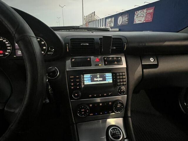 Чорний Мерседес Ц-Клас, об'ємом двигуна 1.8 л та пробігом 165 тис. км за 7500 $, фото 16 на Automoto.ua