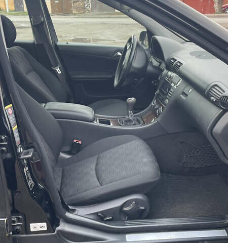 Чорний Мерседес Ц-Клас, об'ємом двигуна 1.8 л та пробігом 218 тис. км за 5500 $, фото 4 на Automoto.ua