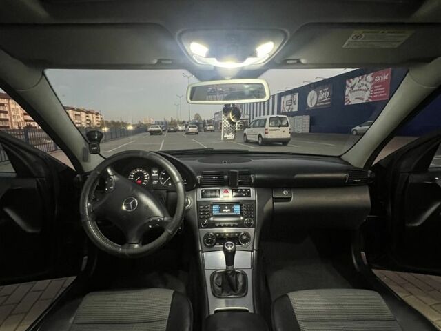 Чорний Мерседес Ц-Клас, об'ємом двигуна 1.8 л та пробігом 165 тис. км за 7500 $, фото 18 на Automoto.ua