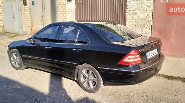 Черный Мерседес Ц-Класс, объемом двигателя 1.8 л и пробегом 200 тыс. км за 7350 $, фото 1 на Automoto.ua