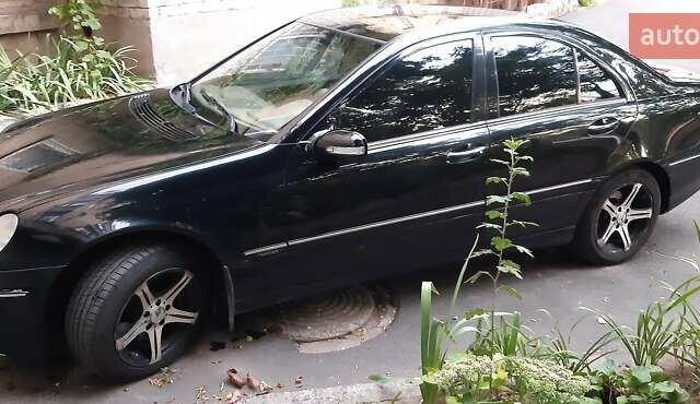 Черный Мерседес Ц-Класс, объемом двигателя 1.8 л и пробегом 200 тыс. км за 7350 $, фото 9 на Automoto.ua