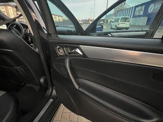 Чорний Мерседес Ц-Клас, об'ємом двигуна 1.8 л та пробігом 165 тис. км за 7500 $, фото 13 на Automoto.ua