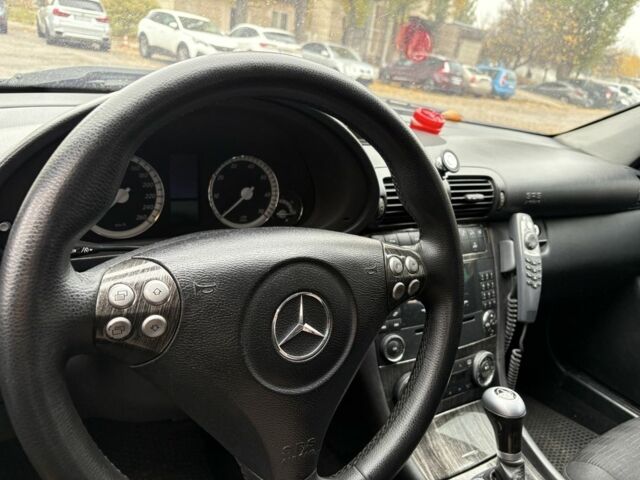 Чорний Мерседес Ц-Клас, об'ємом двигуна 1.8 л та пробігом 302 тис. км за 7800 $, фото 8 на Automoto.ua