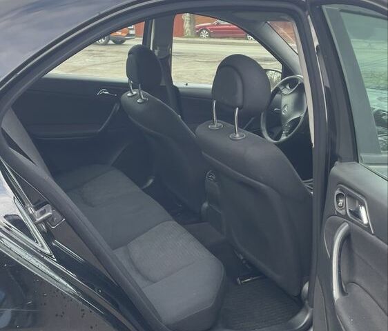 Чорний Мерседес Ц-Клас, об'ємом двигуна 1.8 л та пробігом 218 тис. км за 5500 $, фото 4 на Automoto.ua