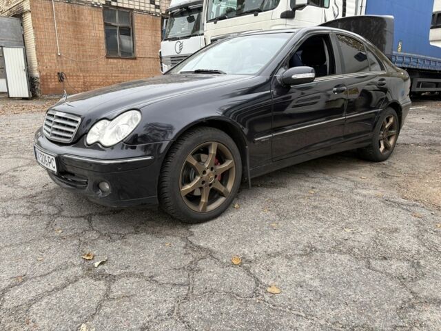 Чорний Мерседес Ц-Клас, об'ємом двигуна 1.8 л та пробігом 302 тис. км за 7800 $, фото 1 на Automoto.ua
