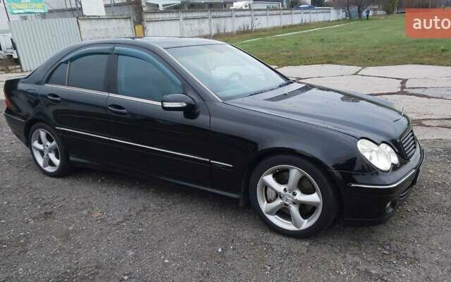 Черный Мерседес Ц-Класс, объемом двигателя 1.8 л и пробегом 390 тыс. км за 4700 $, фото 8 на Automoto.ua