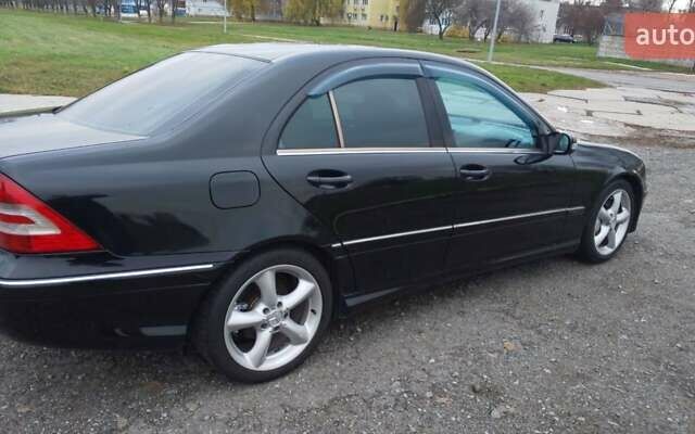 Черный Мерседес Ц-Класс, объемом двигателя 1.8 л и пробегом 390 тыс. км за 4700 $, фото 11 на Automoto.ua