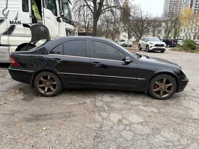 Чорний Мерседес Ц-Клас, об'ємом двигуна 1.8 л та пробігом 302 тис. км за 7800 $, фото 3 на Automoto.ua