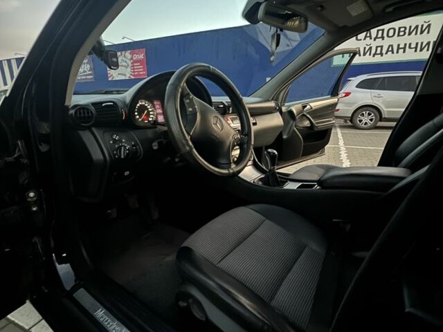 Чорний Мерседес Ц-Клас, об'ємом двигуна 1.8 л та пробігом 165 тис. км за 7500 $, фото 8 на Automoto.ua