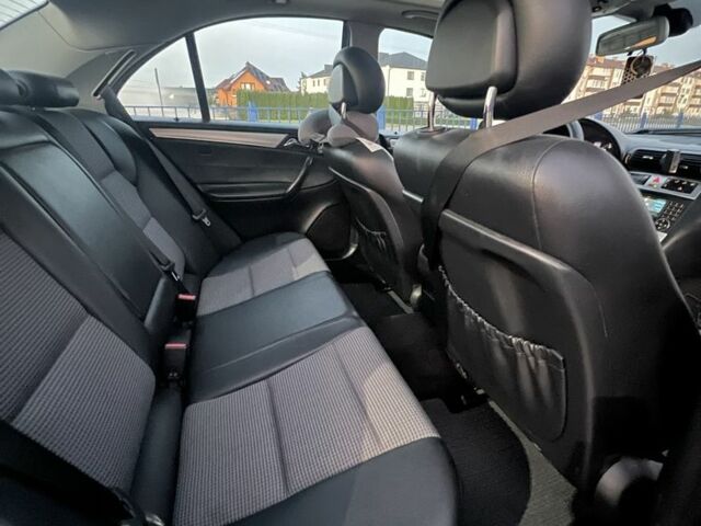 Чорний Мерседес Ц-Клас, об'ємом двигуна 1.8 л та пробігом 165 тис. км за 7500 $, фото 12 на Automoto.ua