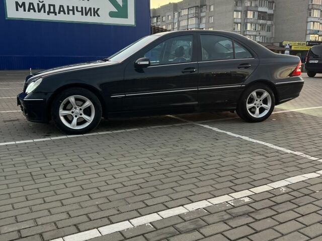 Чорний Мерседес Ц-Клас, об'ємом двигуна 1.8 л та пробігом 165 тис. км за 7500 $, фото 6 на Automoto.ua
