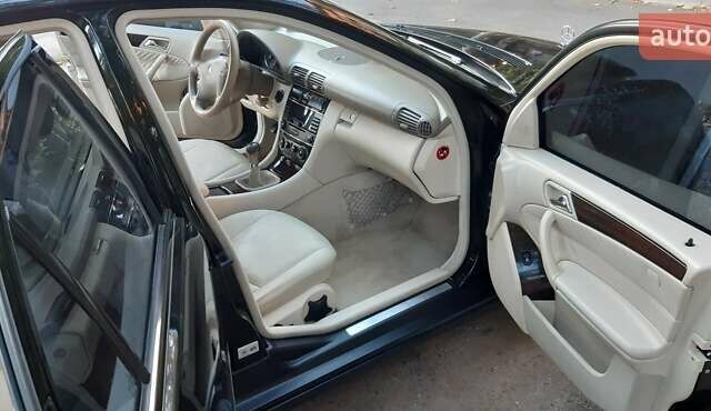 Черный Мерседес Ц-Класс, объемом двигателя 1.8 л и пробегом 200 тыс. км за 7350 $, фото 4 на Automoto.ua