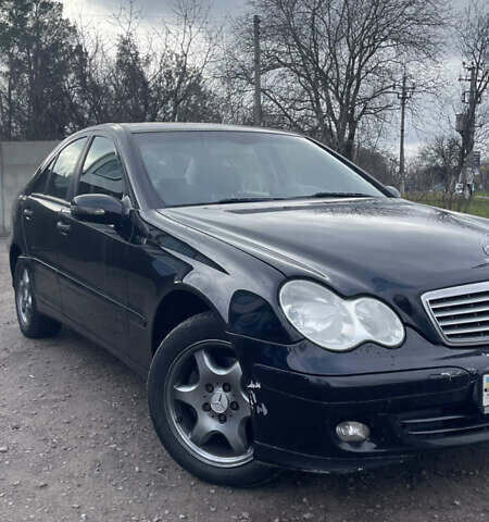 Чорний Мерседес Ц-Клас, об'ємом двигуна 1.8 л та пробігом 218 тис. км за 5500 $, фото 1 на Automoto.ua