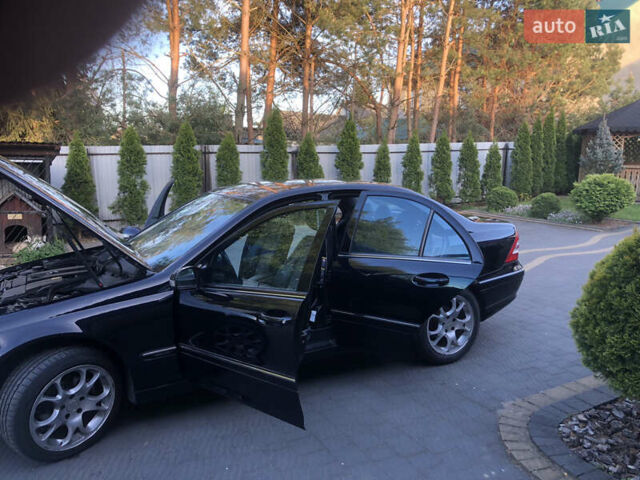 Чорний Мерседес Ц-Клас, об'ємом двигуна 1.8 л та пробігом 213 тис. км за 7600 $, фото 10 на Automoto.ua