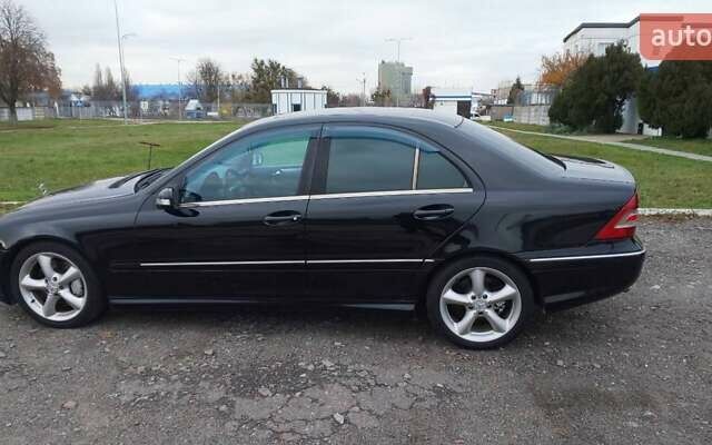 Черный Мерседес Ц-Класс, объемом двигателя 1.8 л и пробегом 390 тыс. км за 4700 $, фото 7 на Automoto.ua