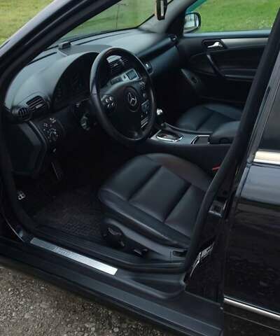 Черный Мерседес Ц-Класс, объемом двигателя 1.8 л и пробегом 390 тыс. км за 4700 $, фото 4 на Automoto.ua