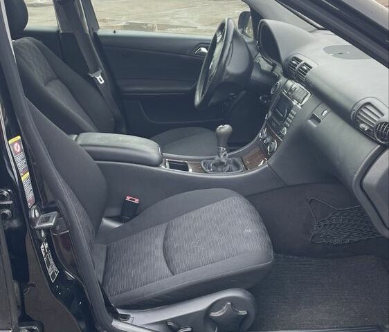 Чорний Мерседес Ц-Клас, об'ємом двигуна 1.8 л та пробігом 218 тис. км за 5500 $, фото 3 на Automoto.ua