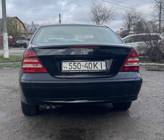 Чорний Мерседес Ц-Клас, об'ємом двигуна 1.8 л та пробігом 218 тис. км за 5500 $, фото 1 на Automoto.ua