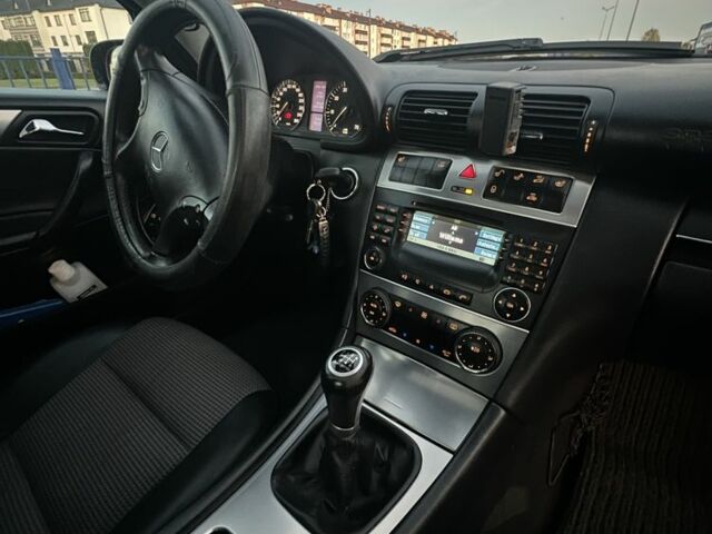 Чорний Мерседес Ц-Клас, об'ємом двигуна 1.8 л та пробігом 165 тис. км за 7500 $, фото 14 на Automoto.ua