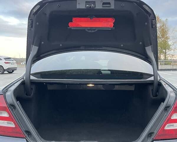 Черный Мерседес Ц-Класс, объемом двигателя 1.8 л и пробегом 381 тыс. км за 8300 $, фото 10 на Automoto.ua