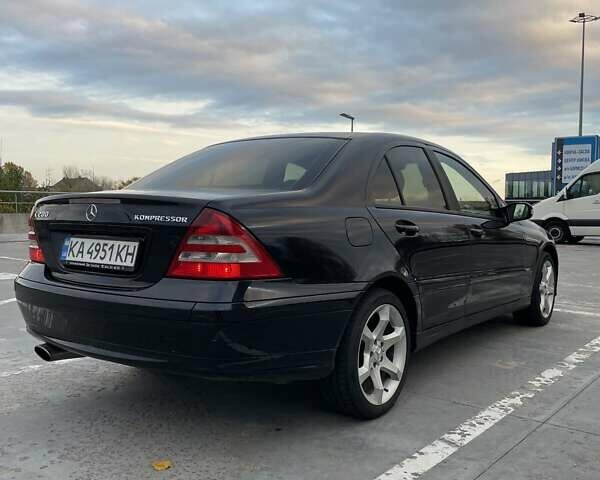 Черный Мерседес Ц-Класс, объемом двигателя 1.8 л и пробегом 381 тыс. км за 8300 $, фото 3 на Automoto.ua