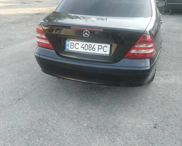 Черный Мерседес Ц-Класс, объемом двигателя 2.1 л и пробегом 275 тыс. км за 6350 $, фото 12 на Automoto.ua