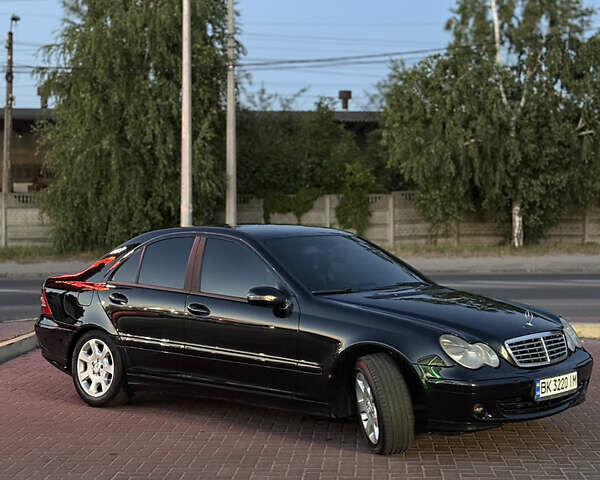 Черный Мерседес Ц-Класс, объемом двигателя 2.2 л и пробегом 328 тыс. км за 6999 $, фото 11 на Automoto.ua