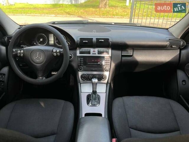 Черный Мерседес Ц-Класс, объемом двигателя 1.8 л и пробегом 225 тыс. км за 6000 $, фото 18 на Automoto.ua