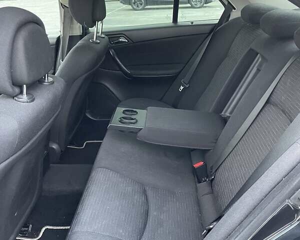 Черный Мерседес Ц-Класс, объемом двигателя 1.8 л и пробегом 381 тыс. км за 8300 $, фото 30 на Automoto.ua