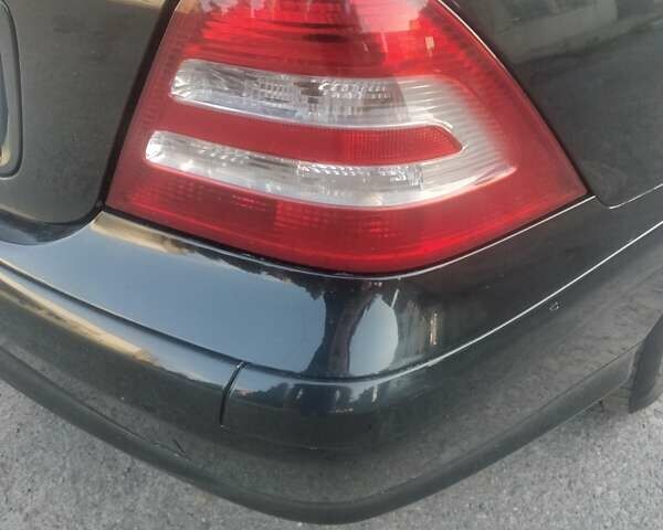 Черный Мерседес Ц-Класс, объемом двигателя 2.1 л и пробегом 275 тыс. км за 6350 $, фото 13 на Automoto.ua