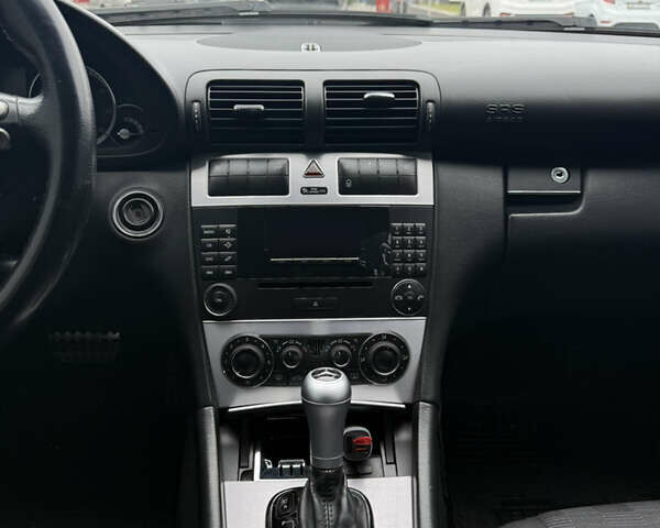 Чорний Мерседес Ц-Клас, об'ємом двигуна 1.8 л та пробігом 217 тис. км за 6800 $, фото 28 на Automoto.ua