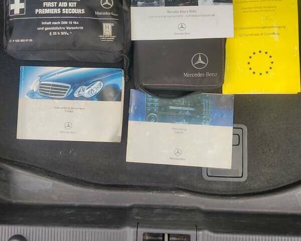 Черный Мерседес Ц-Класс, объемом двигателя 1.8 л и пробегом 381 тыс. км за 8300 $, фото 13 на Automoto.ua