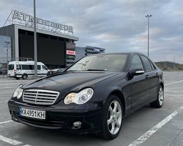 Черный Мерседес Ц-Класс, объемом двигателя 1.8 л и пробегом 381 тыс. км за 8300 $, фото 8 на Automoto.ua