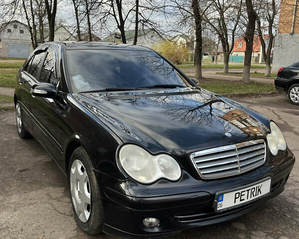 Черный Мерседес Ц-Класс, объемом двигателя 1.8 л и пробегом 220 тыс. км за 5333 $, фото 3 на Automoto.ua