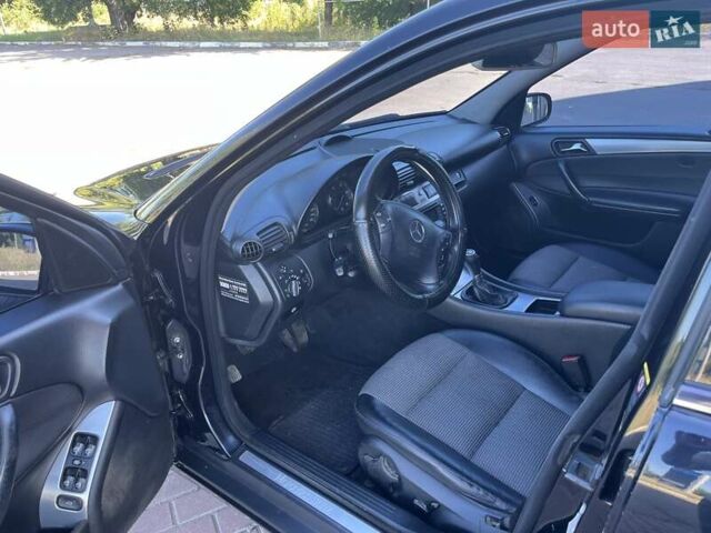 Чорний Мерседес Ц-Клас, об'ємом двигуна 2.15 л та пробігом 266 тис. км за 6500 $, фото 8 на Automoto.ua