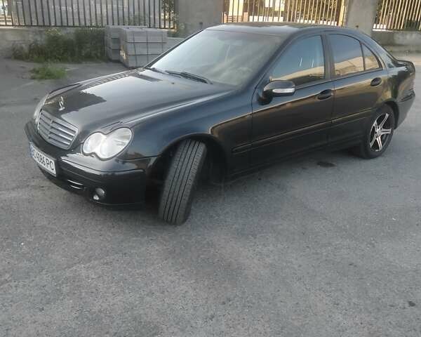 Черный Мерседес Ц-Класс, объемом двигателя 2.1 л и пробегом 275 тыс. км за 6350 $, фото 9 на Automoto.ua